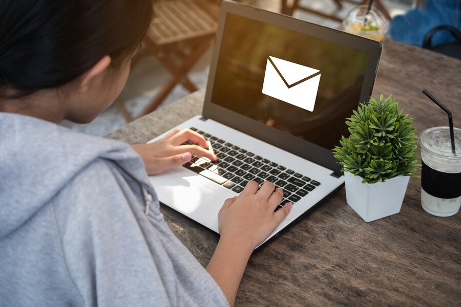 Gợi ý 10 mẫu Email tiếng Anh thương mại chúc Giáng sinh chuẩn nhất
